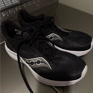 SAUCONY Kinvara 14 Running Shoes Black White Silver Size 10